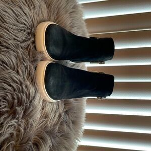 Kenneth Cole Sneakers